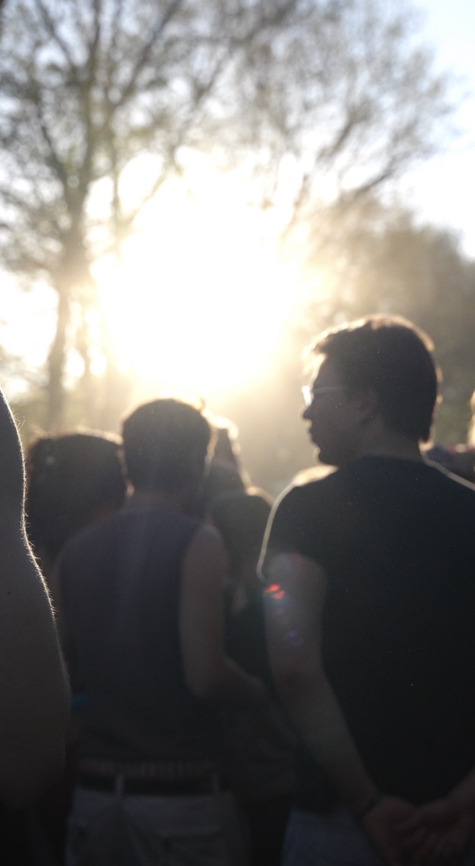 SHAMELESS Open-Air im Gegenlicht